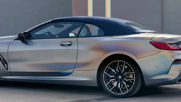 Miękki dach BMW Individual w kolorze niebieskim morskim.